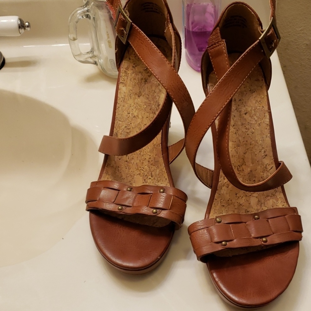 Rosie tan wedges